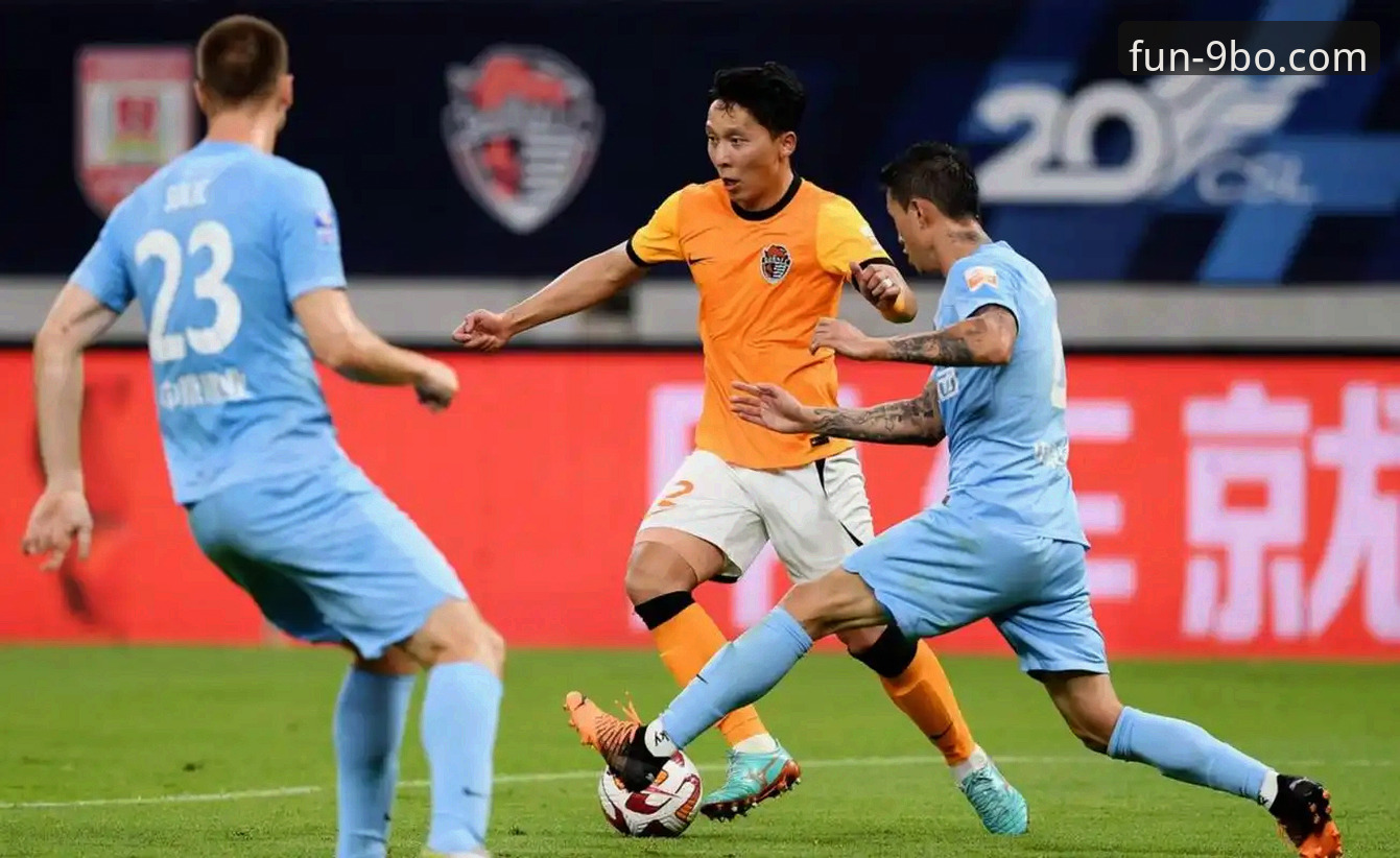 青岛海牛3-1击败上海海港：十年等待与一场逆转的对比